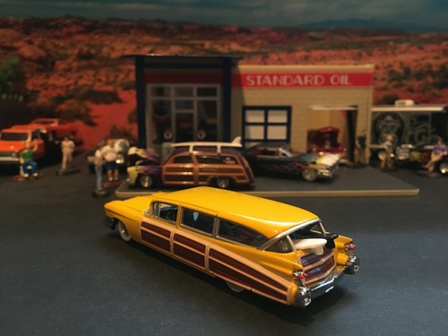 1:64 Hot Wheels LE 1959 59 Cadillac Eldorado Hearse Woody Surf Wagon Yellow - Picture 5 of 7