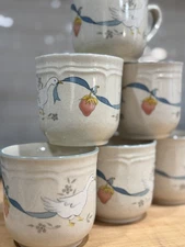 7 International Tableworks Stoneware Goose Strawberry Ribbon Coffee Mugs VTG