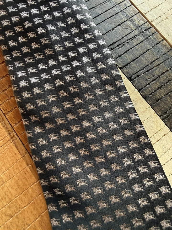Burberry Krawatte Luxus Schwarz Silber gemustert Zustand Top wie Neu NP 270 - Bild 2 von 4