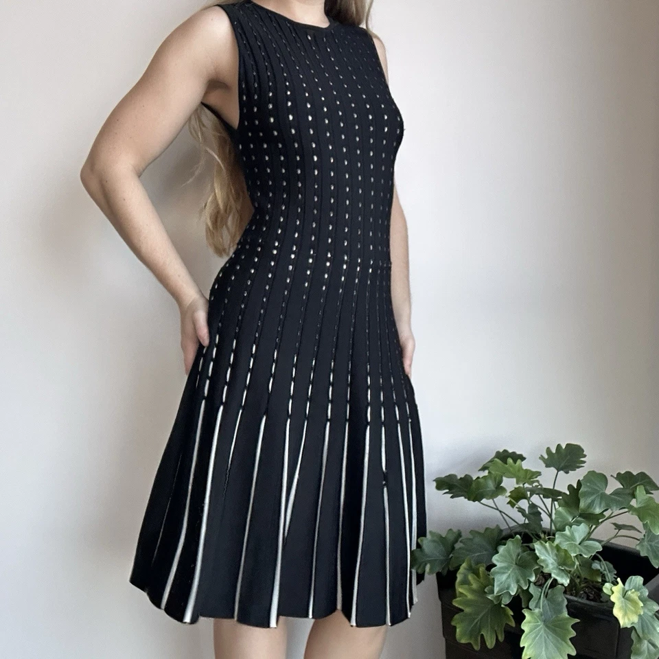 Alice + Olivia Women’s Small Black &  White Knit Drop Waist Pleated Midi Dress - Image 3 of 4