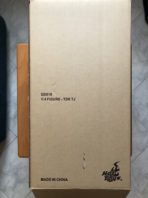 HOT TOYS QS010 THE JOKER BATMAN THE DARK KNIGHT SCALA 1/4 action
