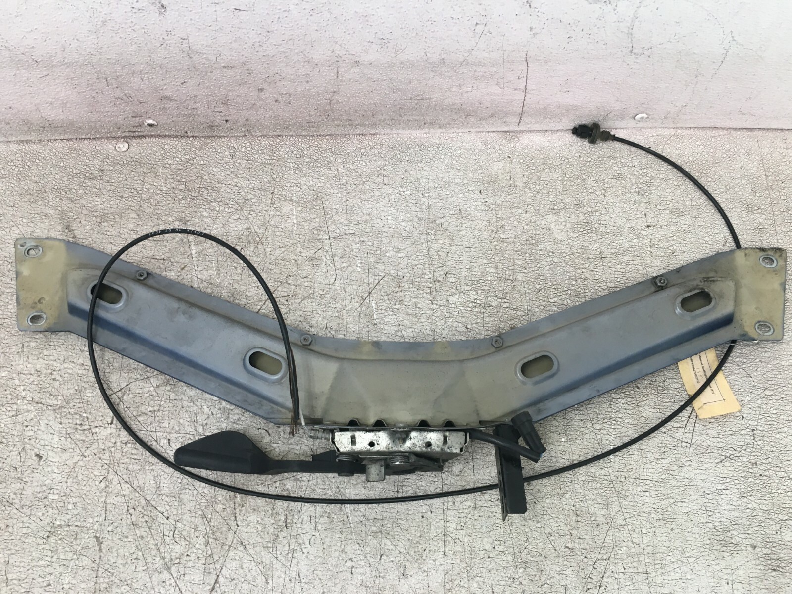 05-08 M139 Maserati Quattroporte FRONT UPPER CROSSMEMBER W/HOOD LATCH 1110 OEM