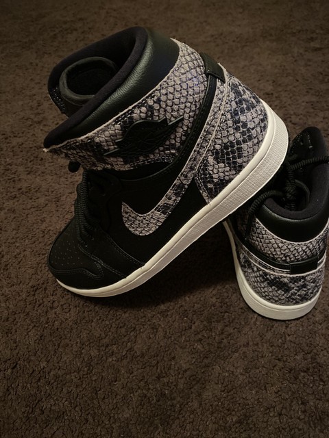 nike wmns air jordan 1 ret hi prem