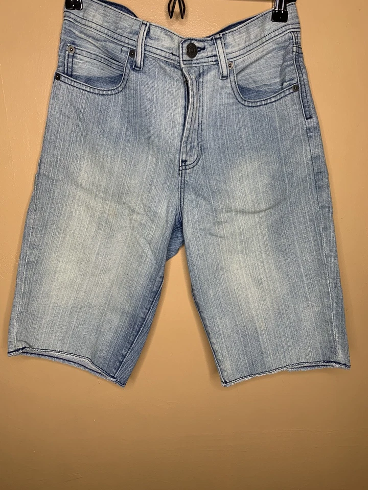 Shorts jeans Gap Kids masculino tamanho 16 — frente plana cintura média, comprimento do joelho - Imagem 2 de 4