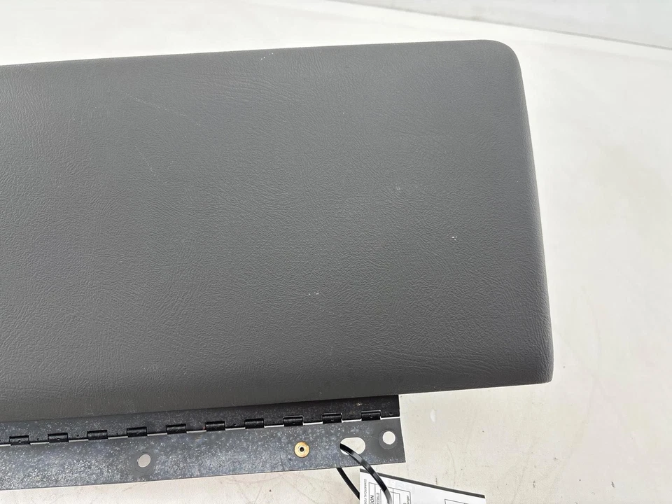 Porta caixa de luvas 2003-2007 Chevrolet Silverado 1500 painel fabricante de equipamento original - Imagem 3 de 4