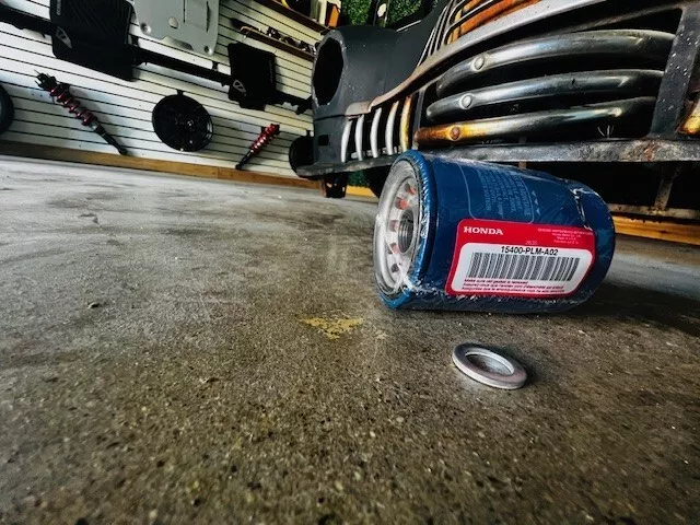 (6) NEW GENUINE HONDA 15400-PLM-A02 OIL FILTERS W/ DRAIN PLUG GASKET genuine oem - Image 4 of 4