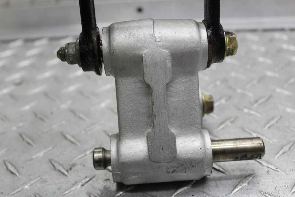 Honda Interceptor 500 VF500F 1985 acoplamiento de amortiguador trasero Dogbone 52470-MF2-000 Foto 3 de 4