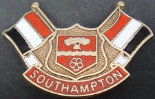 Southampton FC Vintage club crest Badge Maker P&G SPORTS Brooch pin 34mm x 23mm