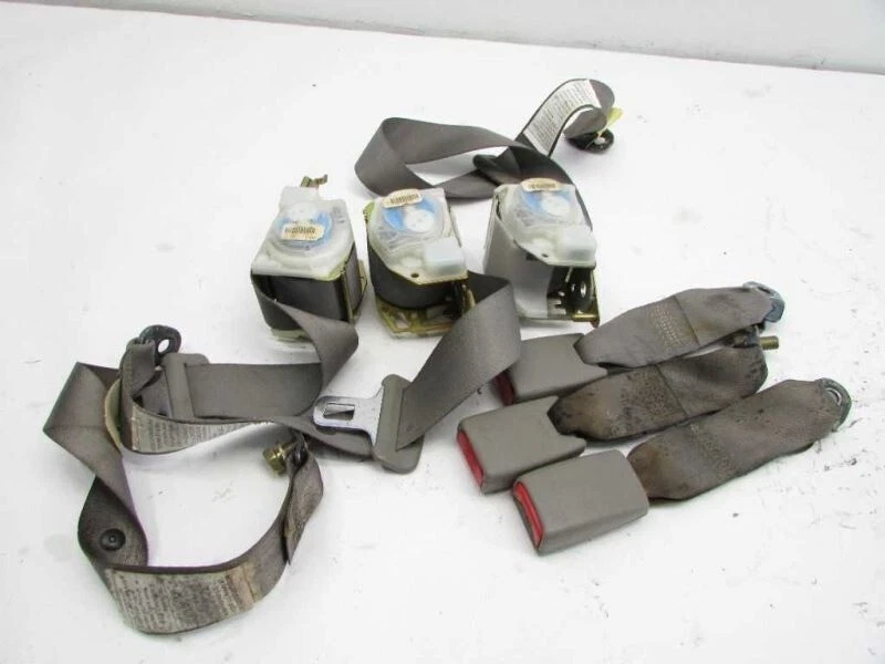 Cinturón de seguridad retractor Stratus 2005 conductor pasajero centro hebilla trasera pestillo extremo Foto 4 de 4