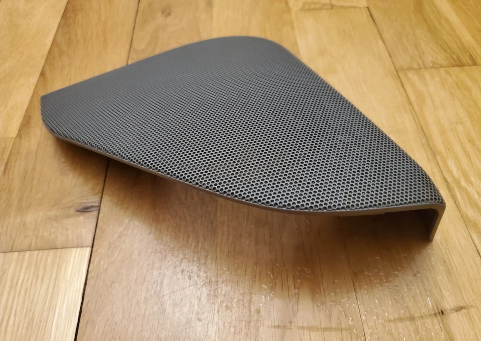 Original Mercedes W202 S202 Speaker Cover Rear Left 2027370588 - Image 4 of 4