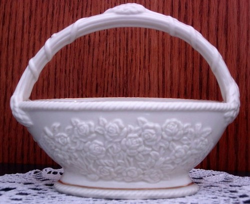 Lenox Rose Basket Ivory Porcelain with Gold Trim 4.75 inches ~ NIB - Picture 6 of 6