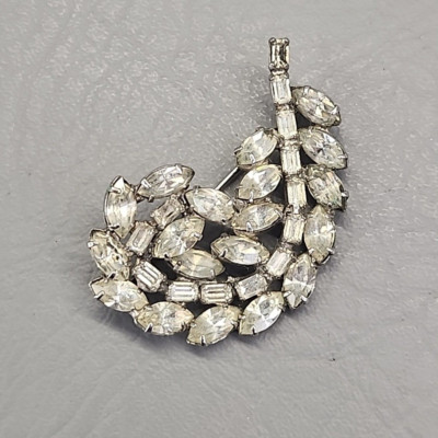 Kramer of NY Rhinestone Brooch Vtg Clear Glass Swirl Leaf Silver Tone Pin 2''