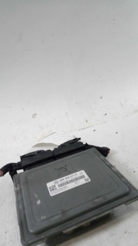 Volkswagen Passat 2015 módulo de control del motor ECM 1,8 L OEM 06K906071K Foto 3 de 4