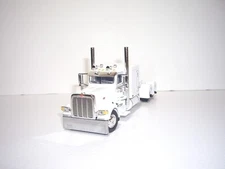 DCP FIRST GEAR 1/64 WHITE PETERBILT 389 WITH 63" SLEEPER