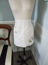 Vintage Embroidered Flowers Waist Apron, Ivory; Scalloped edges, pocket