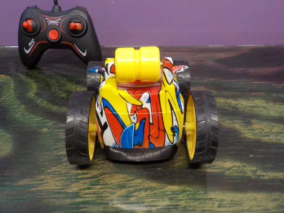 HST Mini Twist RC Stunt Tumbler Graffiti Designed Car. Remote - Image 4 of 4
