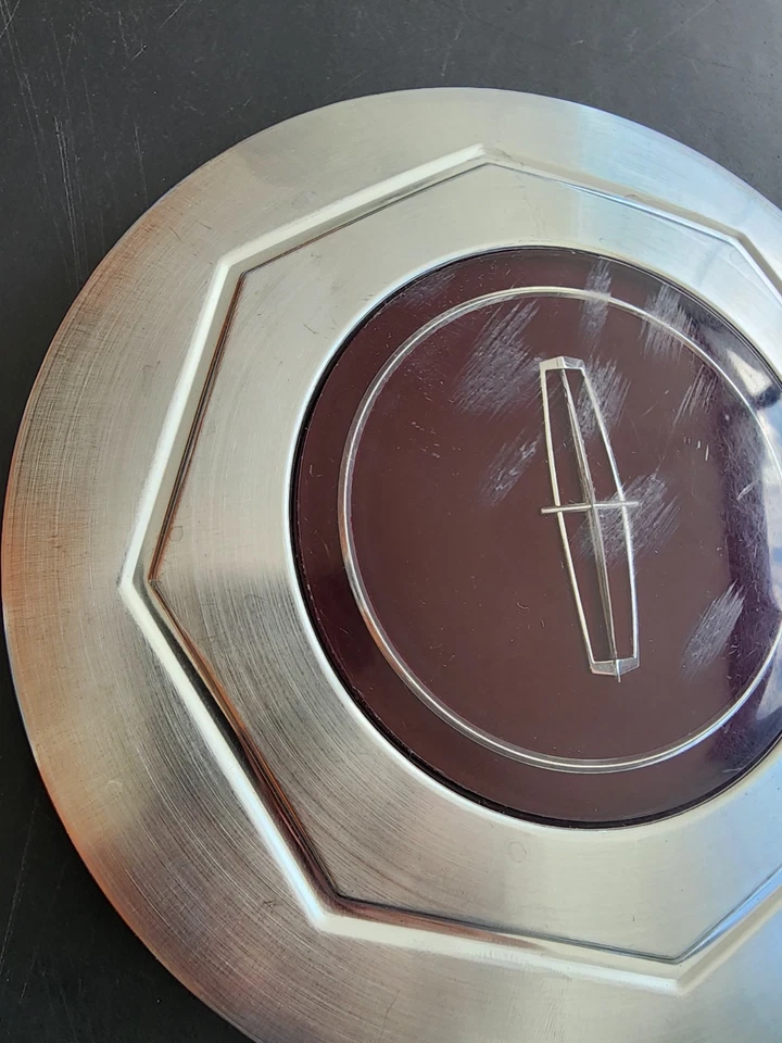 Tapa central Lincoln Continental Mark Series 1984-1989 E4LC1007 E5LY1007 Foto 2 de 4