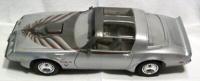 PKW-Modell, Pontiac Firebird, 1979, silber, 1:18, Road Signature, ohne OVP (01)