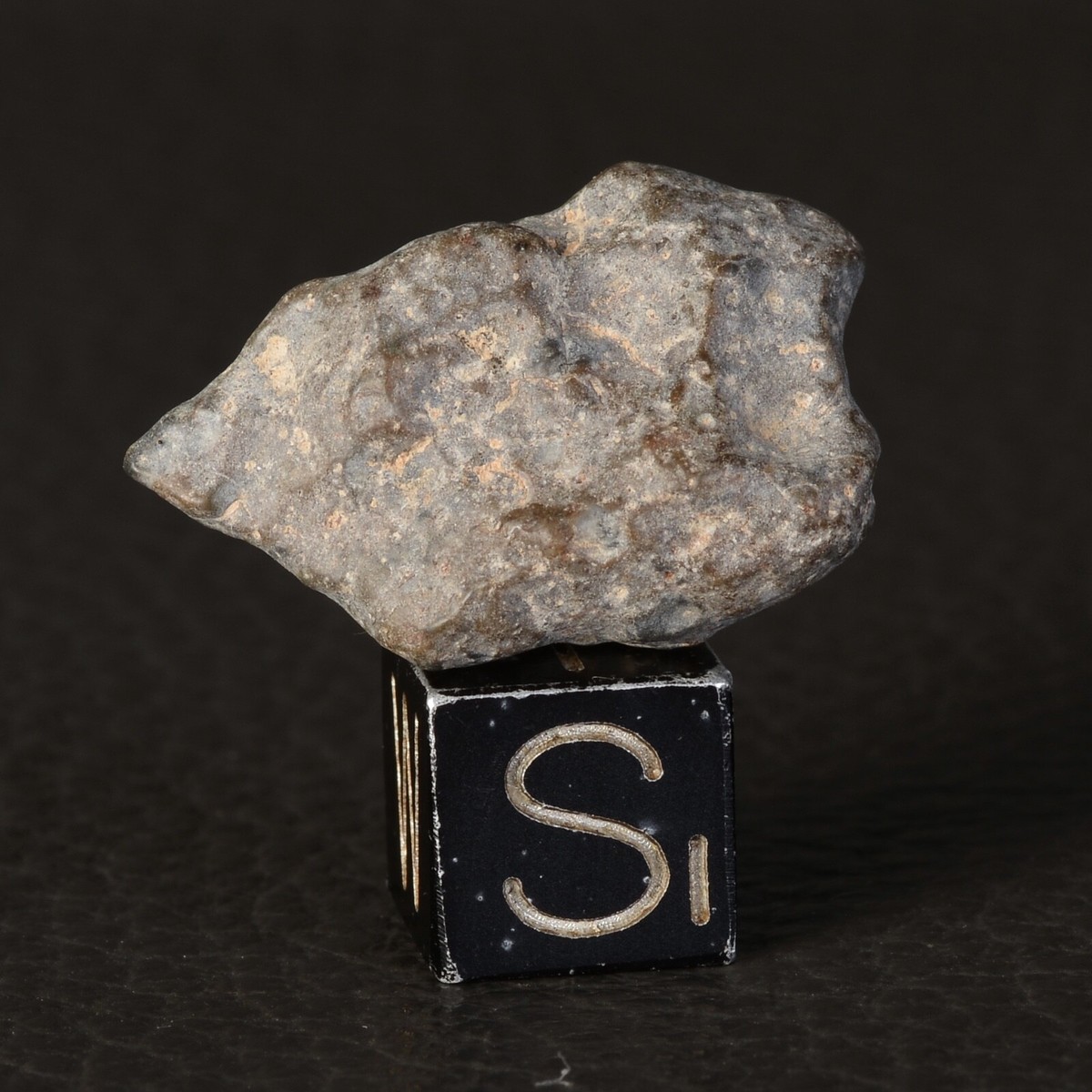 LAREINE 会報 Lunar Meteorite Laâyoune 003 Weighing 4.24 G Achondrite