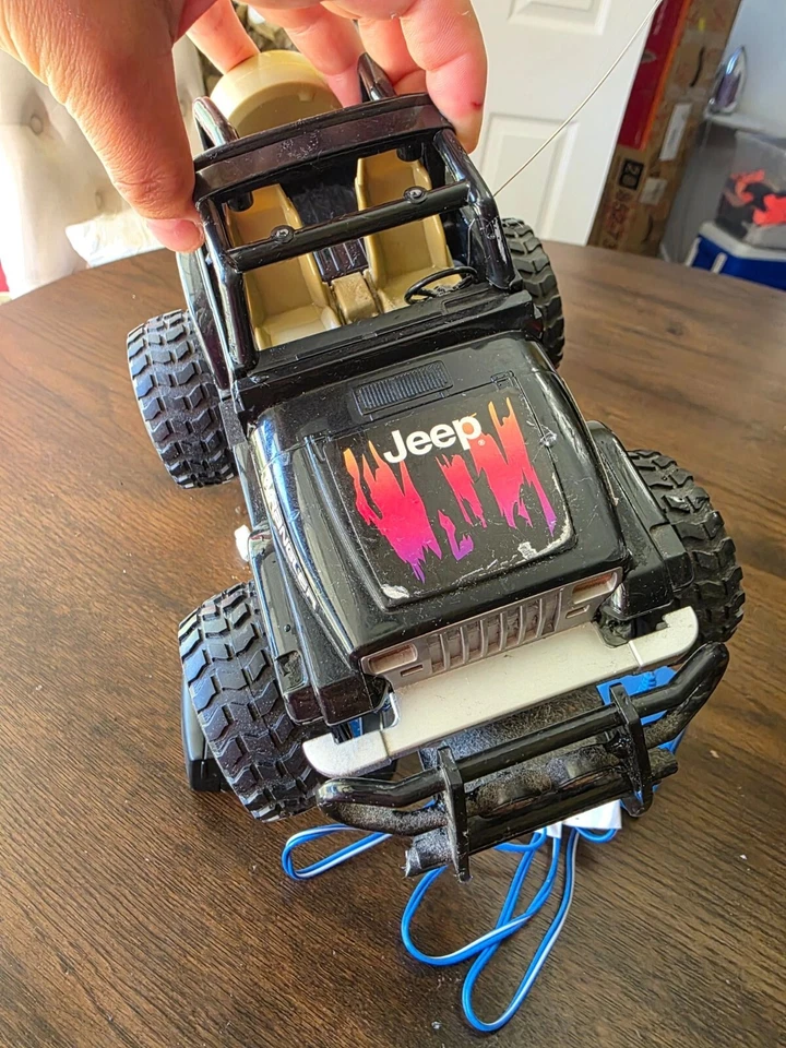 Jeep Wrangler RC vintage NIKKO incluye control remoto original y batería en buen estado Foto 3 de 4