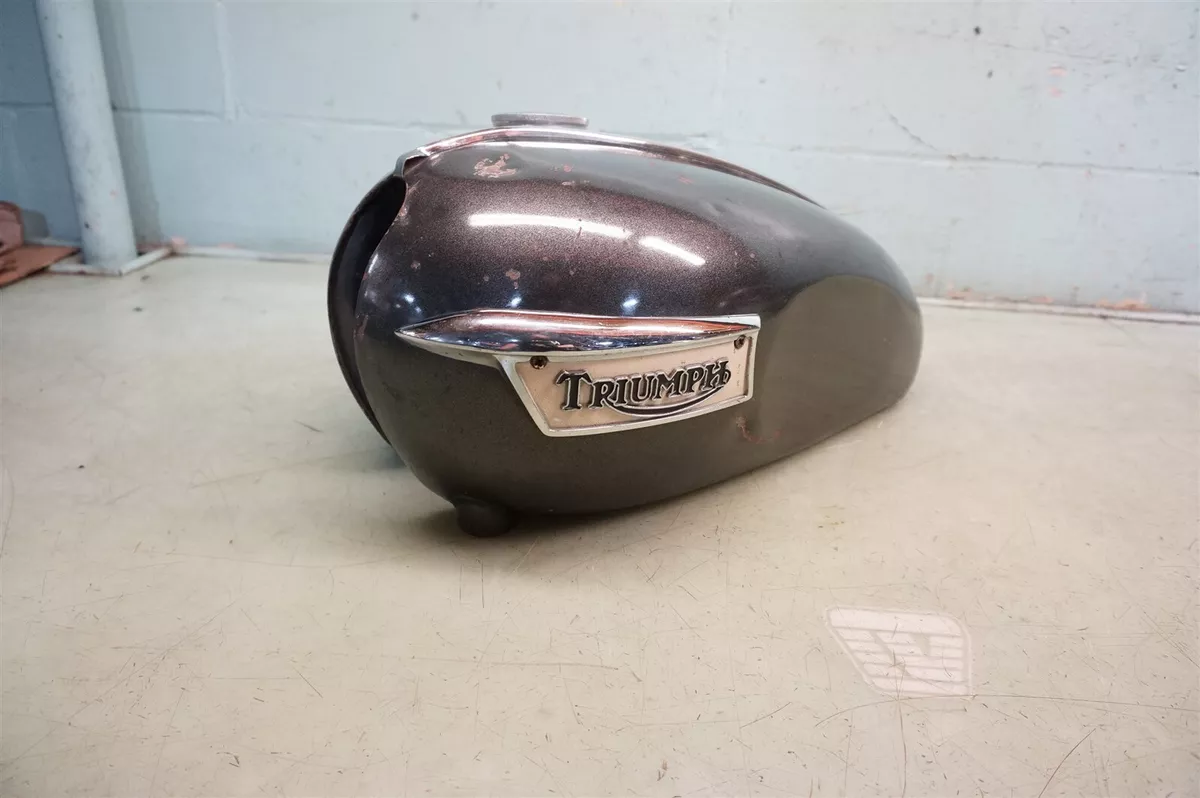 Triumph bonneville fuel tank outlet