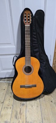 Thomann Gitarre + Stimmgerät+ Transporttasche+ Ersatzseiten+ Fußstütze