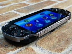 PS Vita PCH-1100 Crystal Black SONY Playstation 4GB Charger Tested No.2D DDP