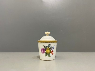 Meissen Tasse Deckeltasse Blumen- Obst- Gemüsemalerei Goldkante 1.Wahl um 1900