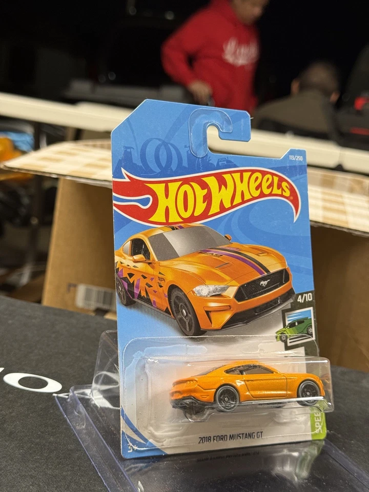 Ford Mustang GT 2018 error Hotwheels, sin error de tampo lateral muy bonito con protector Foto 2 de 4