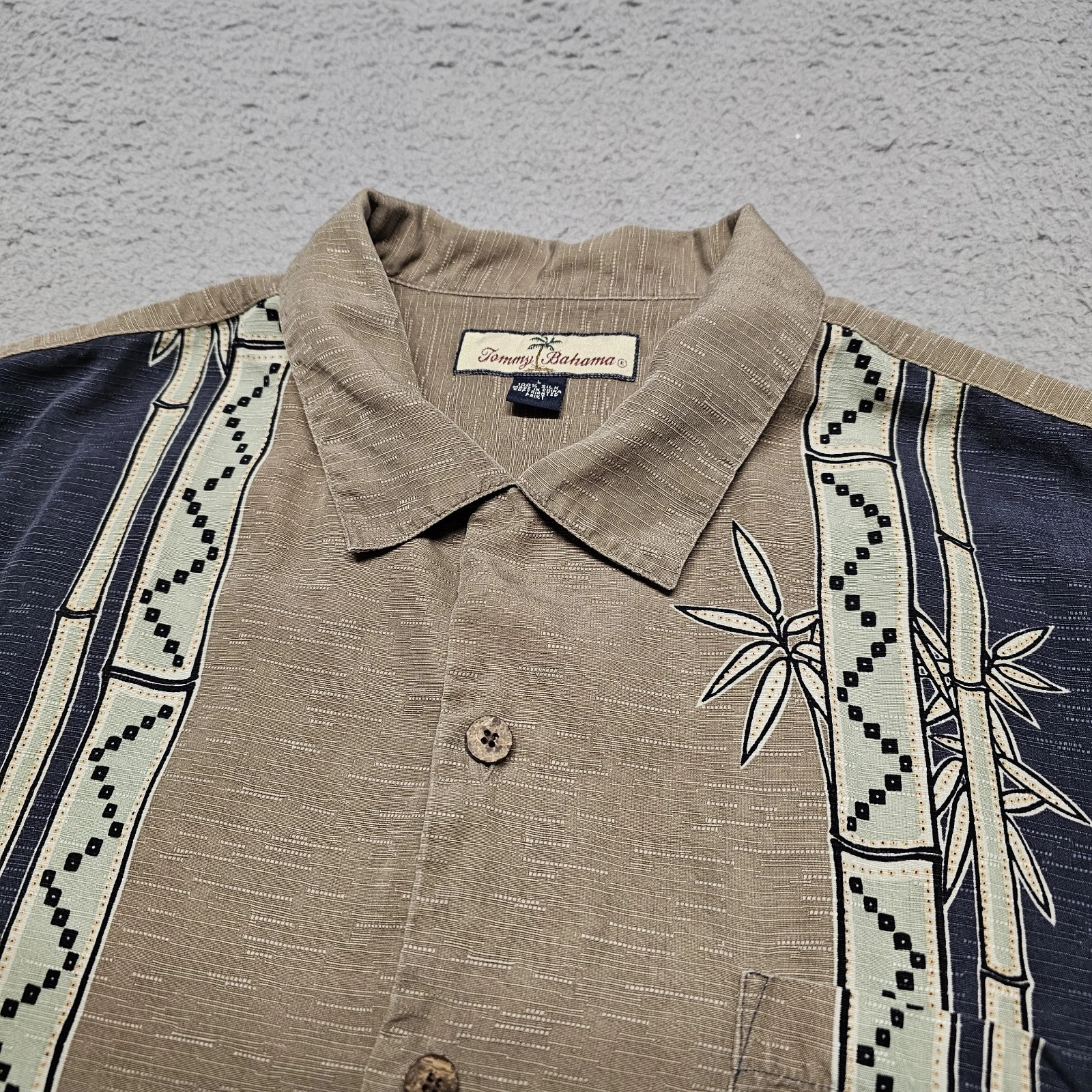 Tommy Bahama Hawaiian Shirt Mens Large Silk Floral Short Sleeve Bamboo Design