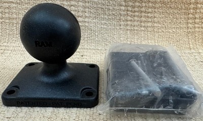 RAM Mount Rectangular 2.5'' x 2'' Plate w/1.5'' Ball RAM-202U-23 104225RDB + Base