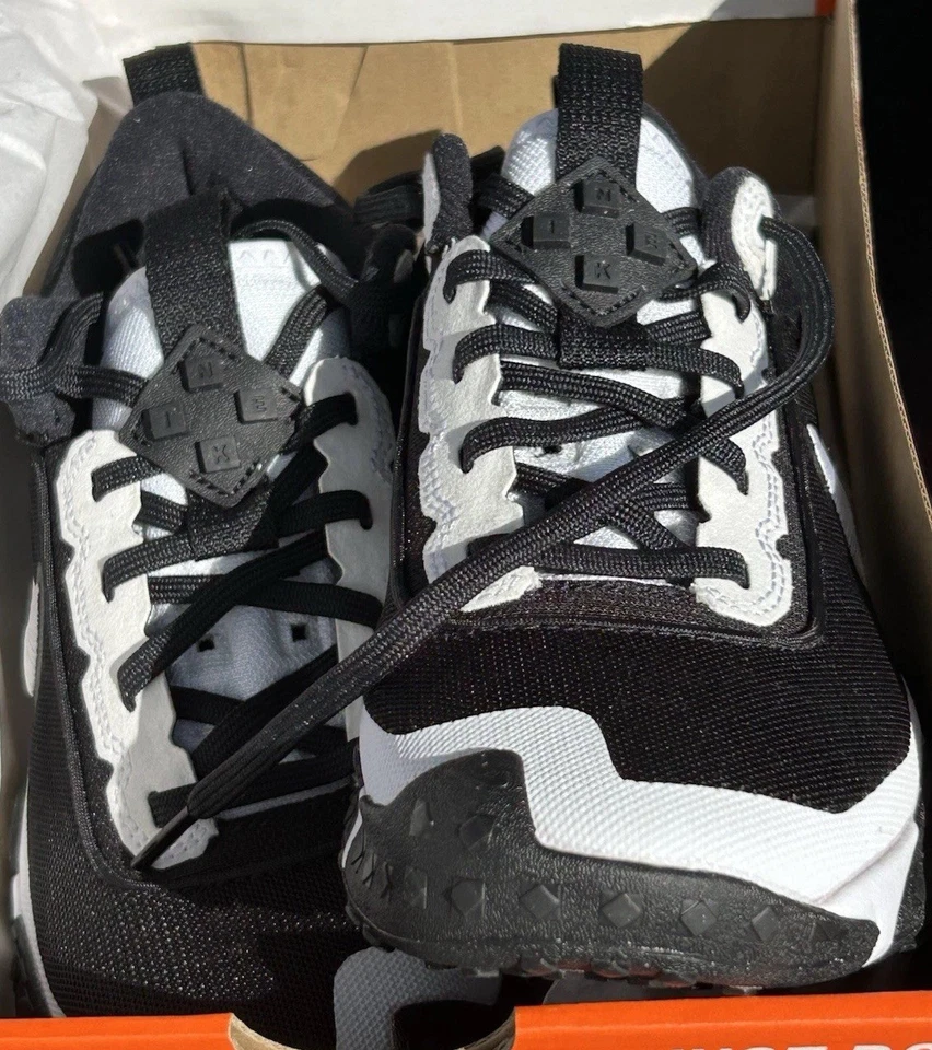 Zapatos de césped de softbol talla 6 (GS) Nike (7,5 para mujer) nunca usados Foto 3 de 4