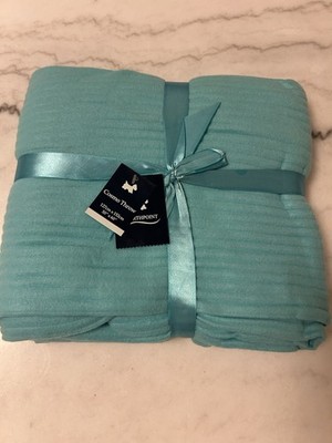 Northpoint Cosmo Throw Blanket Light green 127cm x 152cm Solid Color MPN 71472