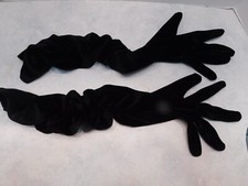 NEW  LADIES BLACK VELVET GLOVES ACRYLIC UNLINED SIZE ONE SIZE FITS MOST