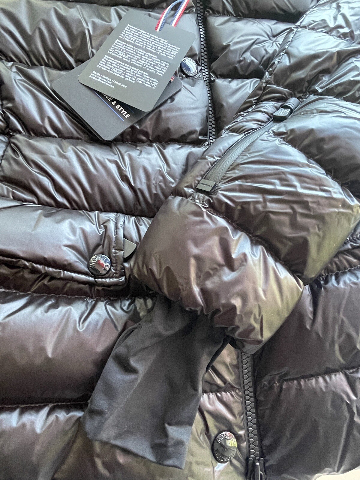 数々のアワードを受賞】【数々のアワードを受賞】MONCLER BIENVENU