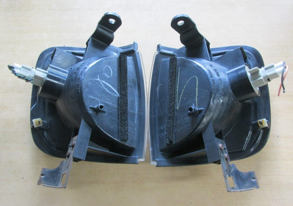 JDM Isuzu Wizard UES25FW Corner Lights Turn Signal Lights NFL