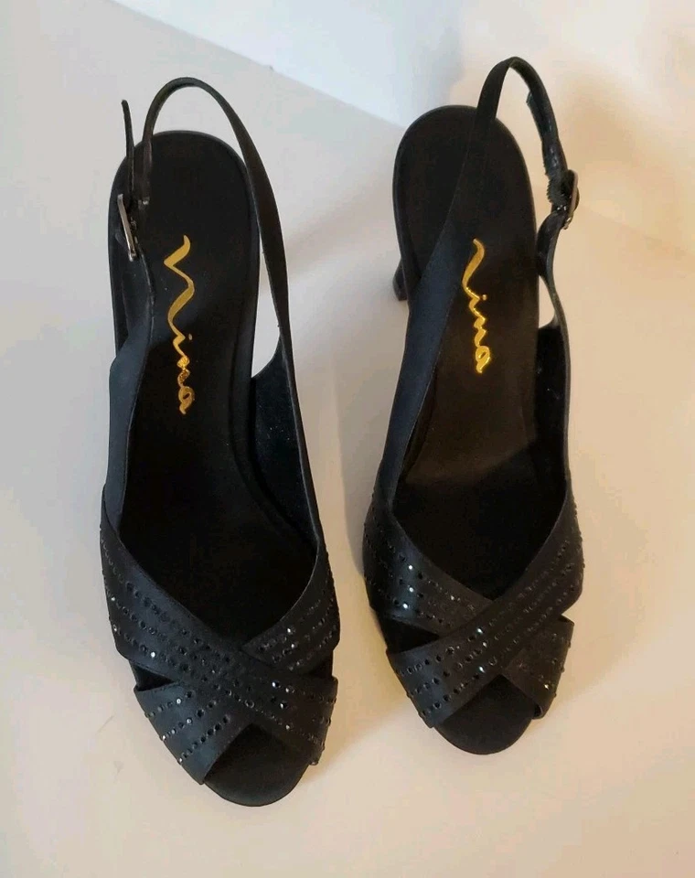 Nina Negro Tela Satinada Para Mujer Hebilla Punta abierta Tacones de 3 1/2" Talla 6M Foto 2 de 4