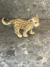 Figurine bébé ourson léopard Schleich faune grand chat à la retraite