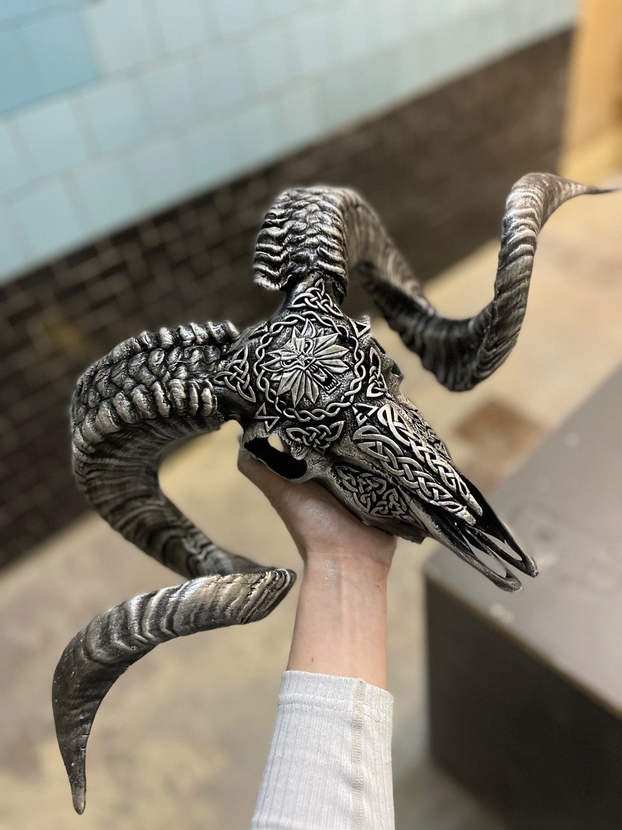 Rambulton ミンク クロップド 腕太 袖絞 リアルファー 舐めし柔らか Real big ram skull with horns and hand carving the wither wolf | eBay