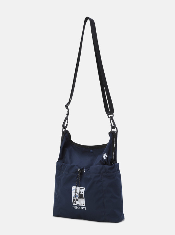 DESCENTE Medium Lightweight Crossbody Bag Unisex Sports Casual Navy SQ223HBG51