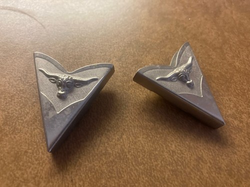 Pair Of Vintage Triangle Metal Collar Tips Western Steer