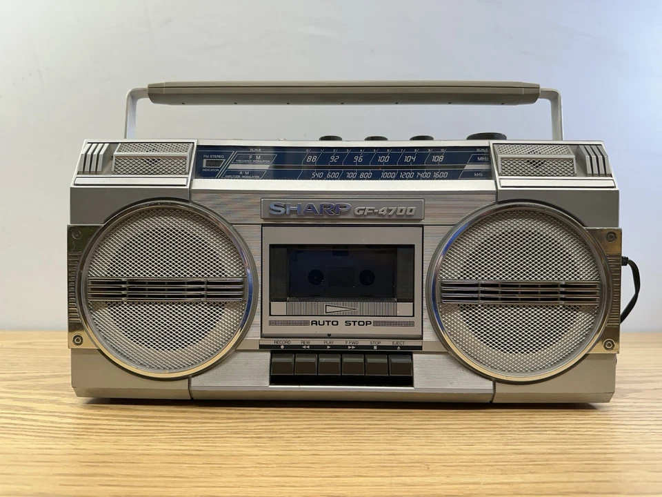 Radio casete estéreo boombox Sharp GF-4700 plateado años 80 PROBADO Foto 3 de 4