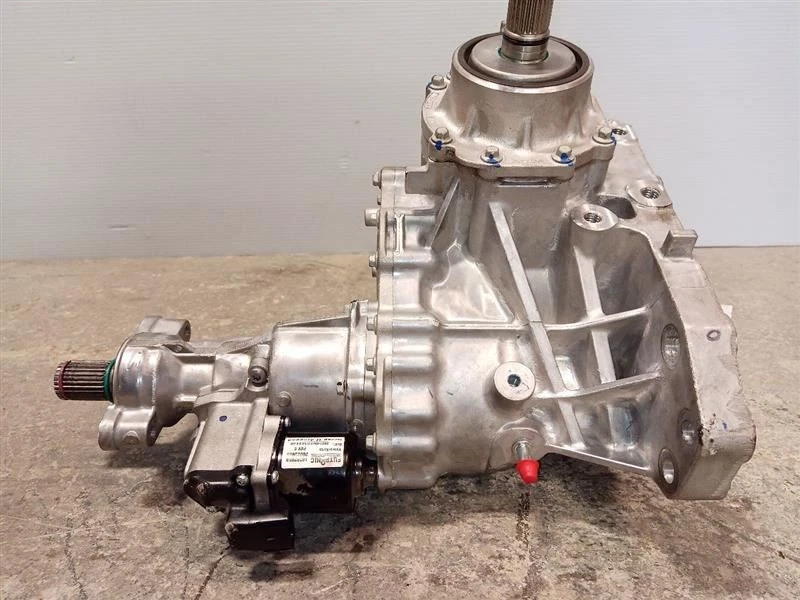 Caja de transferencia desde Cadillac XT6 2022 9155538 Foto 2 de 4