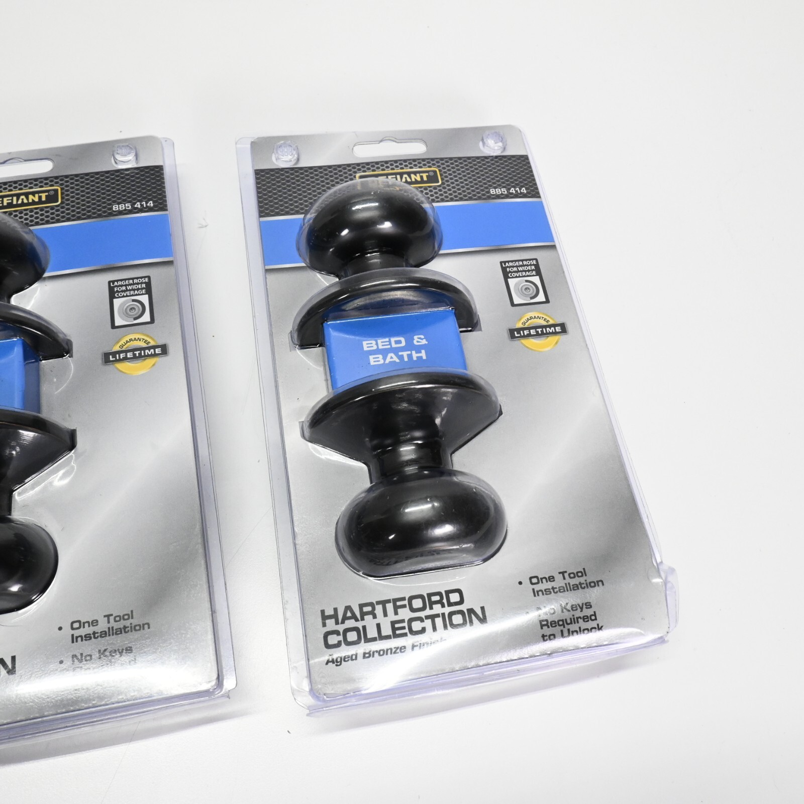 Defiant Hartford Collection 4x Bed and Bath Doorknob 885 414 & 1x Hall