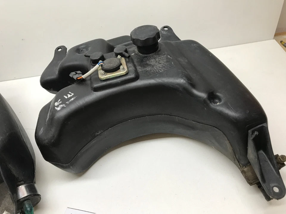 SERBATOIO BENZINA SCOOTER APRILIA SR STREET/DITECH INIEZIONE - Imagen 3 de 4