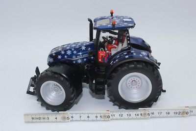Siku 3223 Christmas Tractor 2023 New Holland + Driver 1:32 Special