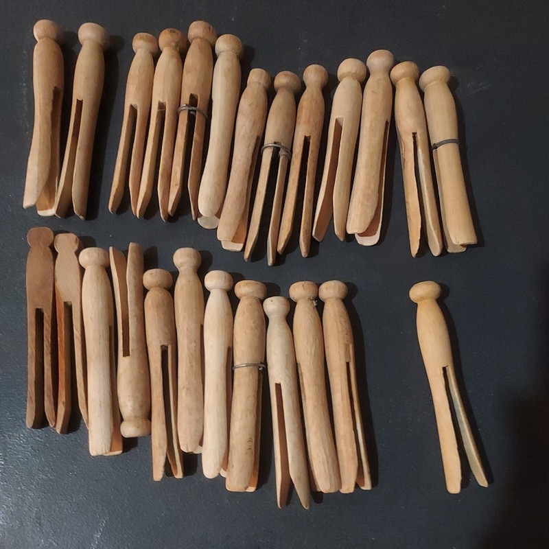 Lot Of 25 Assorted Vintage/ Antique  Wooden Clothes Pins Rounded Flat Wood 4"