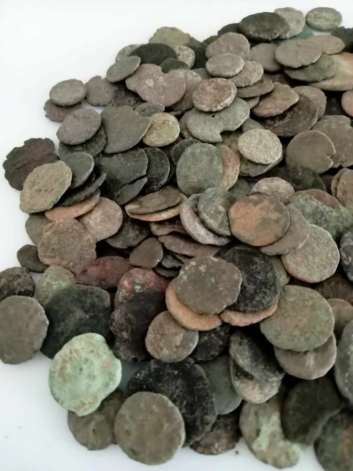 Assorted Ancient Roman Coins (New Batch): Lot of 100 follis, nummus, minnim etc. - Image 4 of 4
