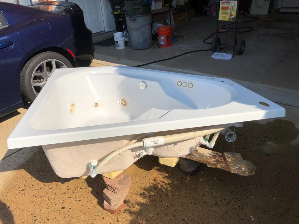 Jacuzzi B950000 Tara LH 60-inch White Corner Whirlpool Bathtub - Image 4 of 4