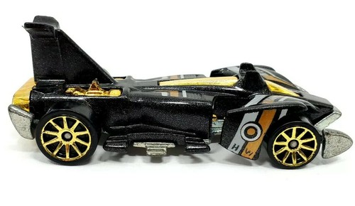 Hot Wheels Jet Threat 4.0 HW Special Features Black Gold Scale 1:64 - Picture 4 of 7